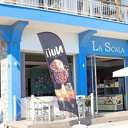 La Scala Family Αμμουλιανή